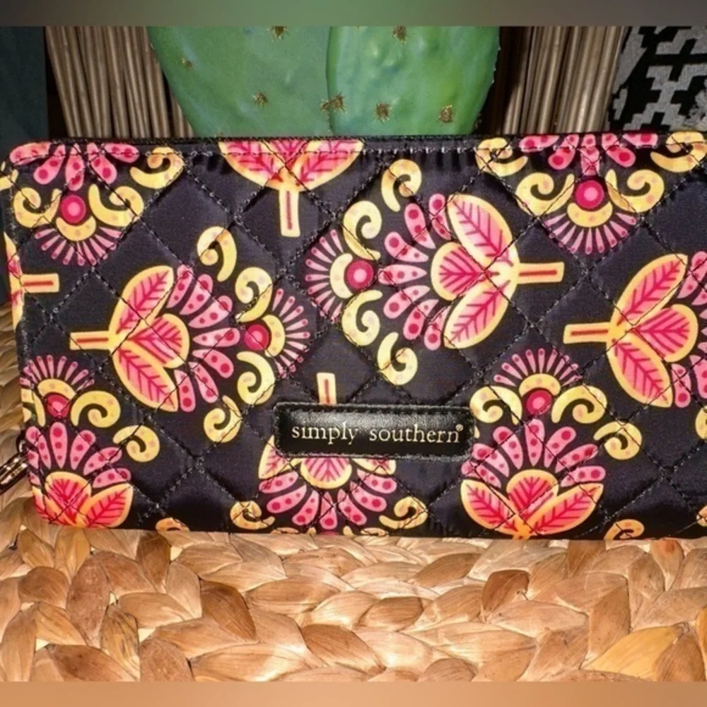NWOT Simply Southern Quilted Phone Wallet